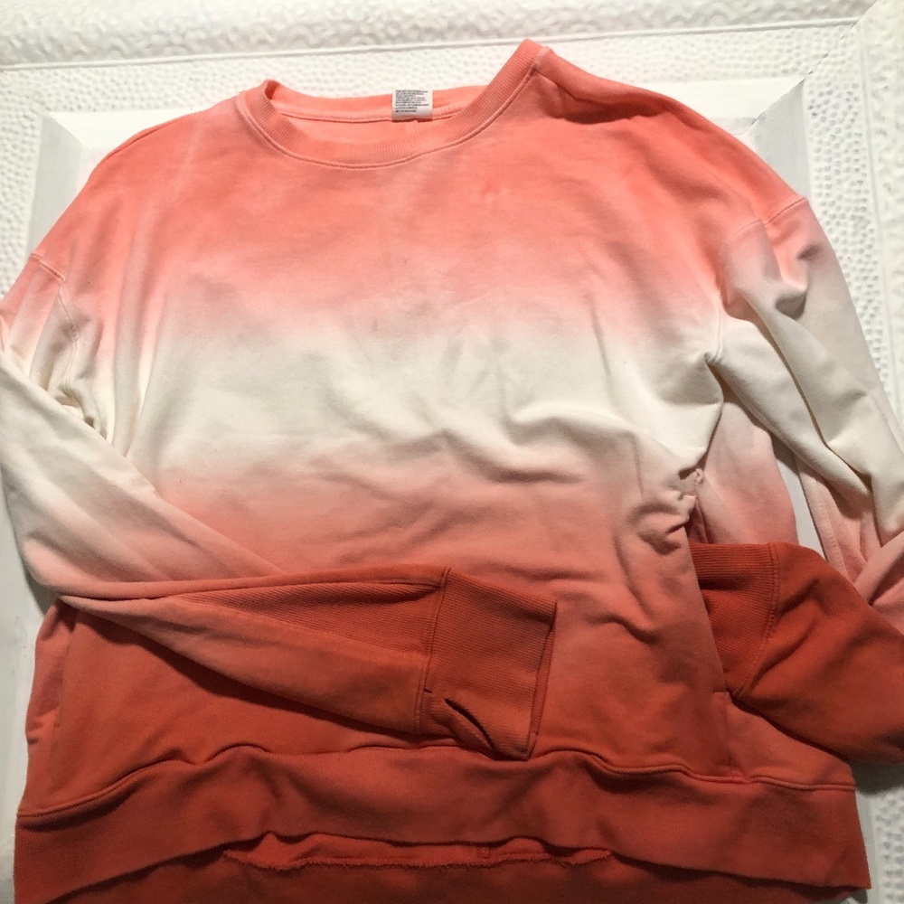 Sweatshirt, ombré ore age and peach size Medium